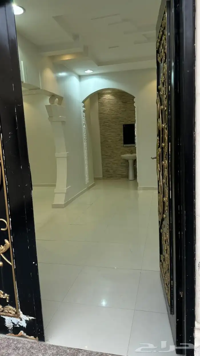 للايجار فله حي عكاظ 12