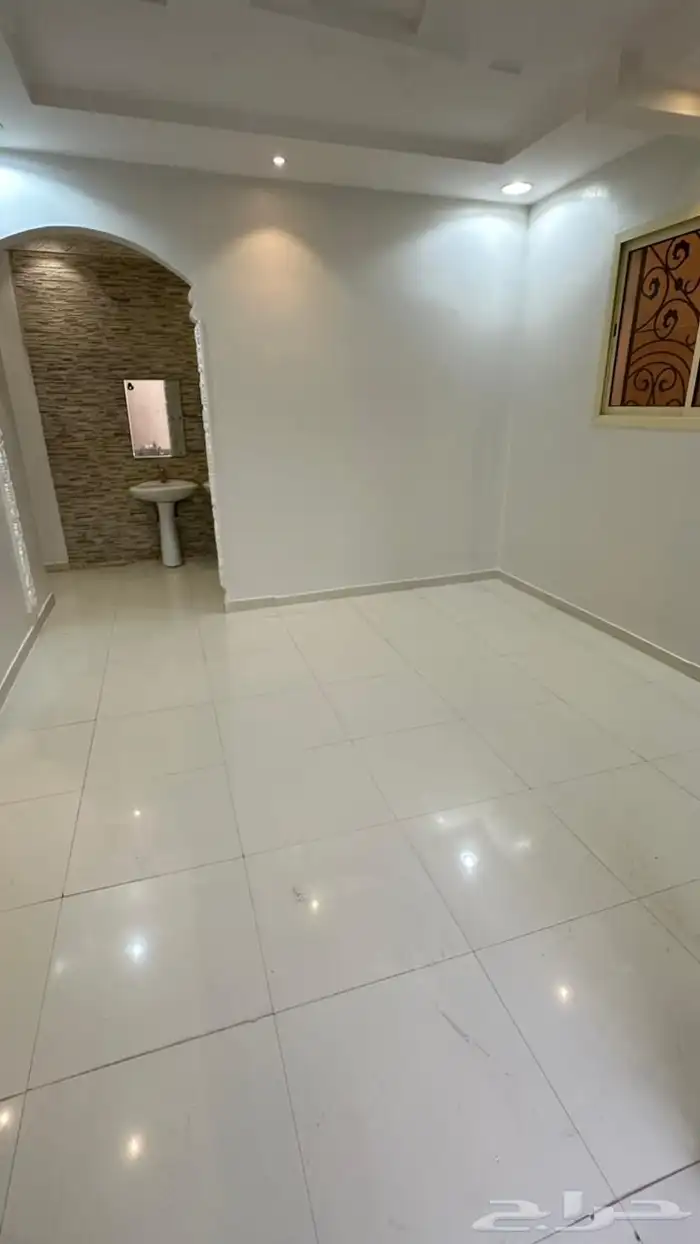 للايجار فله حي عكاظ 16