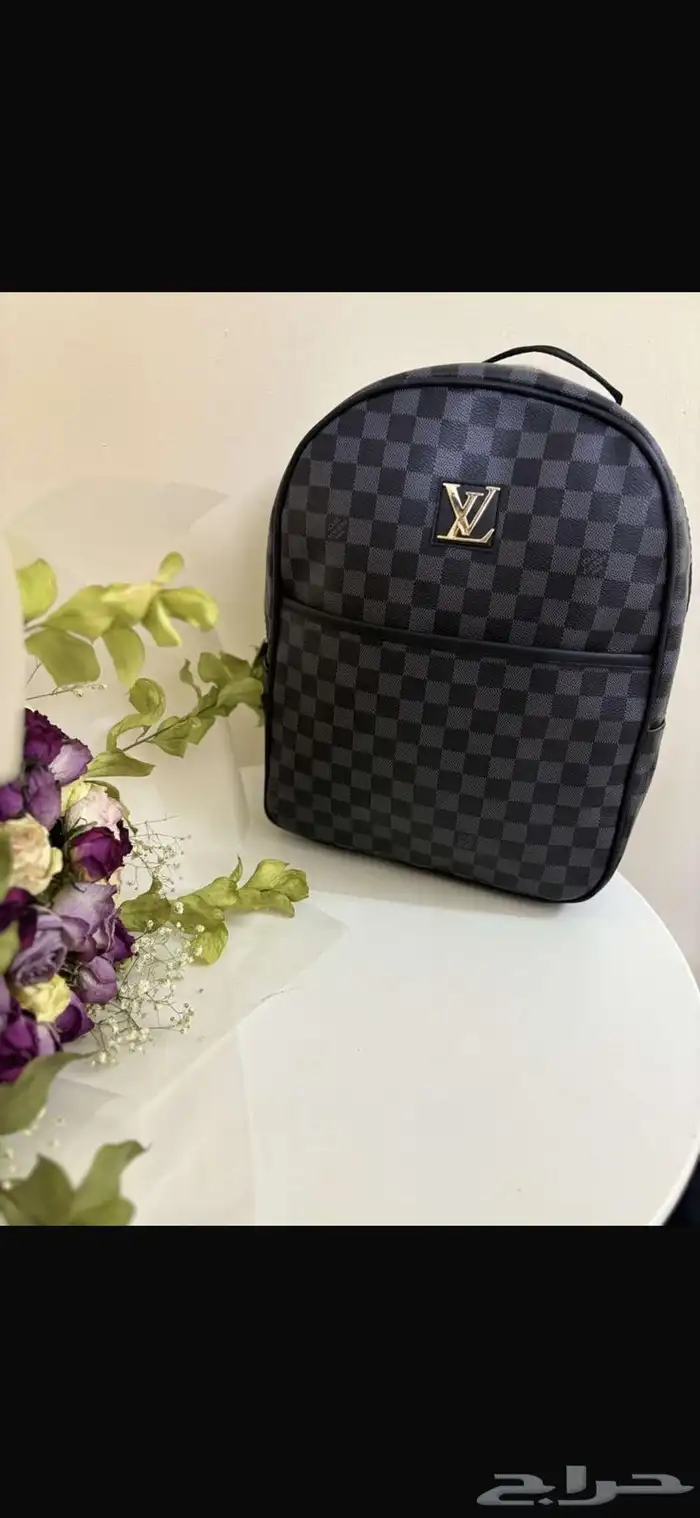 شنط رجاليه وشنط نسائية والكميه محدوده 1