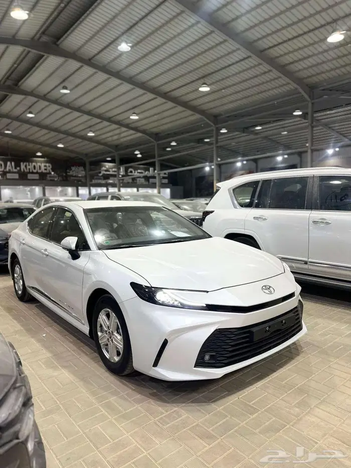 تويوتا كامري E 2025 الخضر للسيارات 0