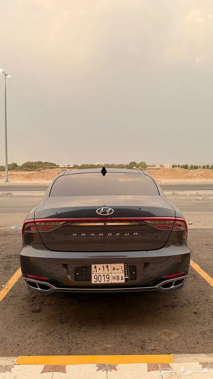 هونداي ازيرا 2022( بنزين) v6 فل كامل بحالة الوكالة 3