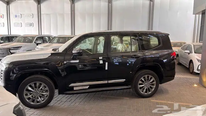 لاندكروزر GXRL 4 2025 اسود عبدالطيف جميل 2