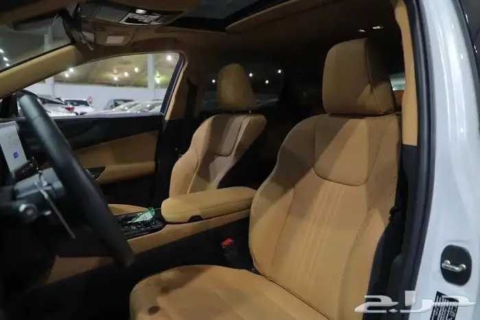 ليكزس NX 350h فتحة سقف جلد هايبرد خليجي موديل 2025 12