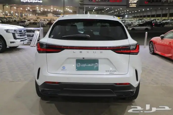 ليكزس NX 350h فتحة سقف جلد هايبرد خليجي موديل 2025 5