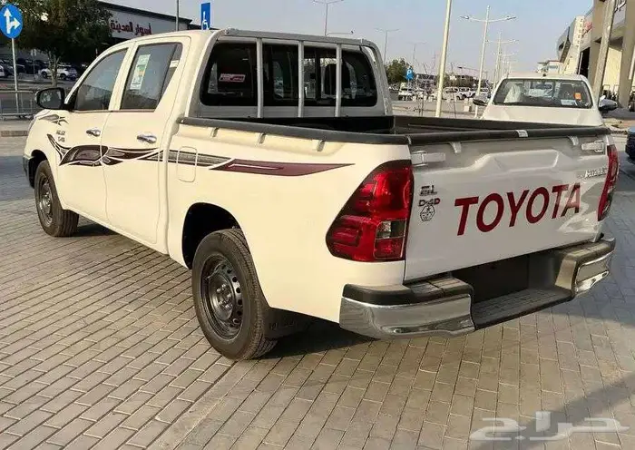 تويوتا هايلوكس غمارتين GL ديزل 2025 اصفار سعودي 4