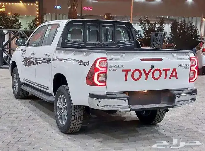 هايلوكس غمارتين S-GLX 4 4 اوتوماتيك بنزين 2025 3