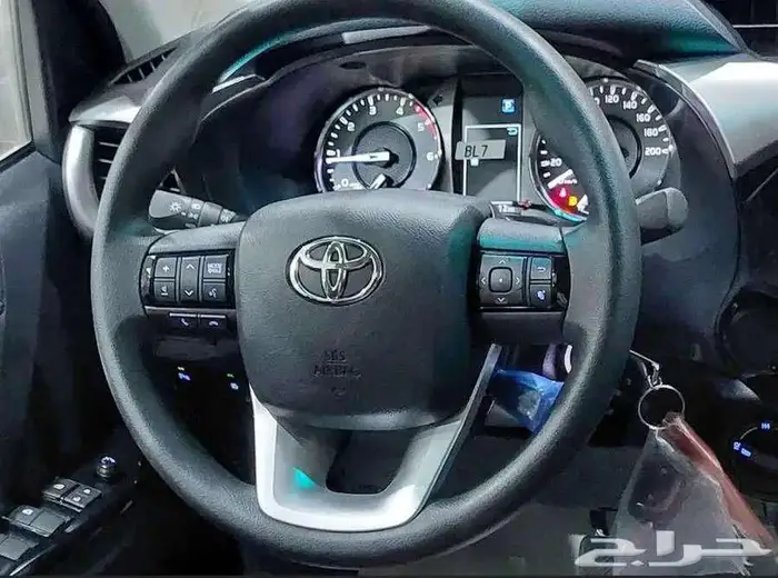 هايلوكس غمارتين S-GLX 4 4 اوتوماتيك بنزين 2025 9