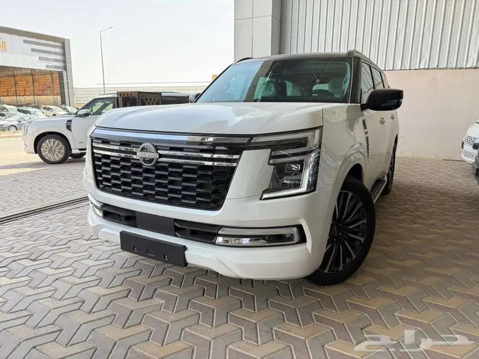 نيسان باترول بلاتنيوم موديل 2025 سقف أسود ممشى 4700 كم 0