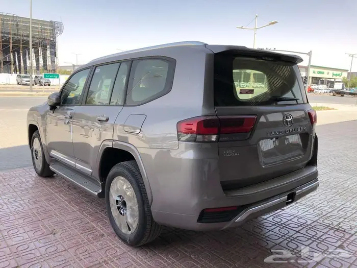 لاندكروزر GXR L4 بنزين موديل 2024 بطاقه جمركيه ذهبي 13