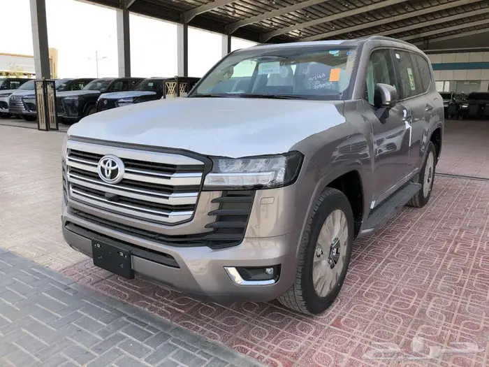 لاندكروزر GXR L4 بنزين موديل 2024 بطاقه جمركيه ذهبي 1