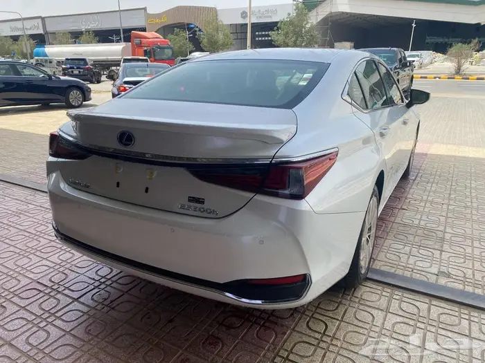 لكزس ES300h AH 2025 سعودي اسود - -ابيض 28
