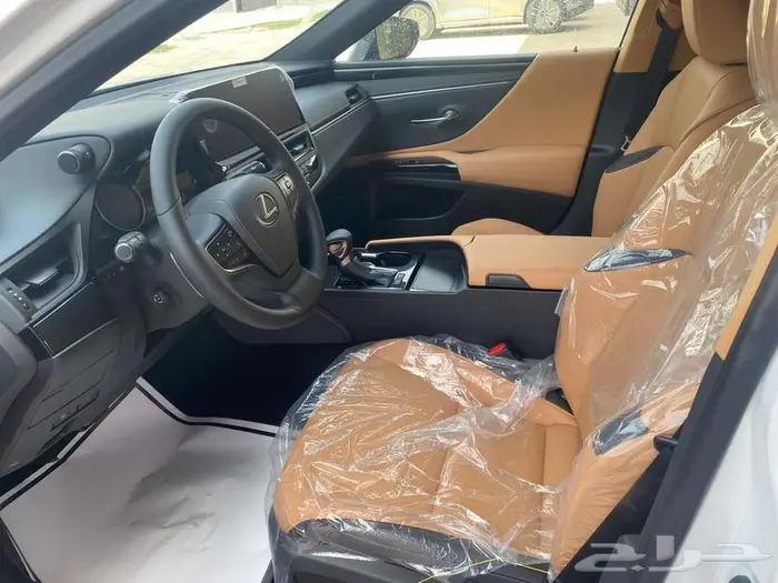 لكزس ES300h AH 2025 سعودي اسود - -ابيض 26