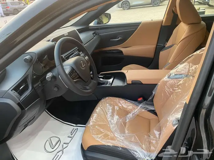 لكزس ES300h AH 2025 سعودي اسود - -ابيض 6