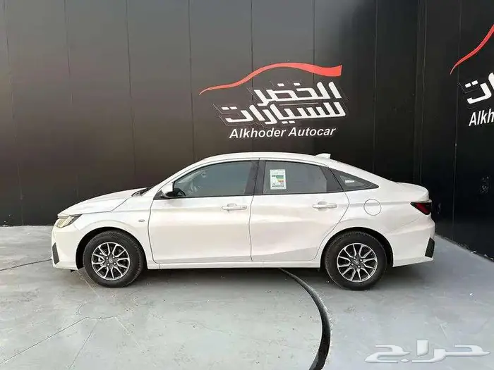 تويوتا يارس y استاندر 2026 لدى الخضر للسيارات 2