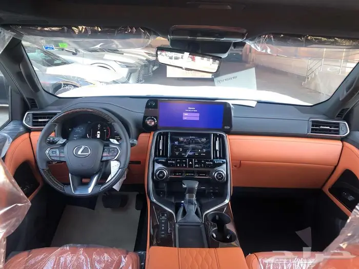 جيب لكزس LX 600 vip بلاك اديشن 2025 سعودي أبيض داخل جملي 2