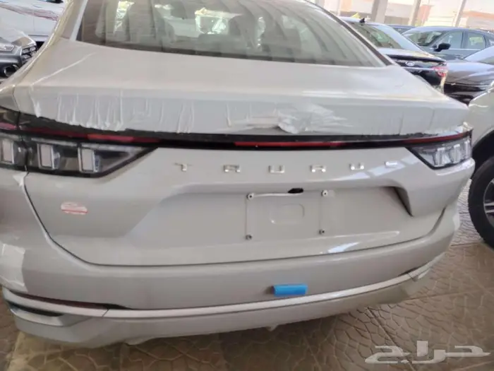 فورد تورس امبيانتى موديل 2025 رصاصي فاتح 3