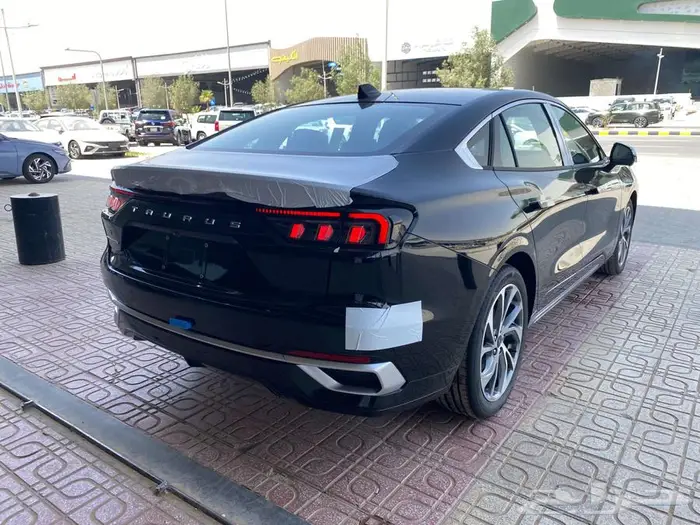 فورد تورس تيتانيوم 2025 سعودي اسود 12