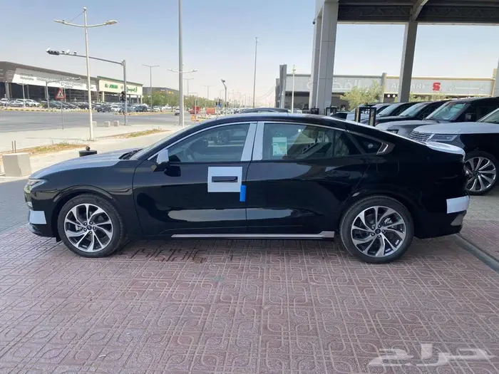 فورد تورس تيتانيوم 2025 سعودي اسود 4
