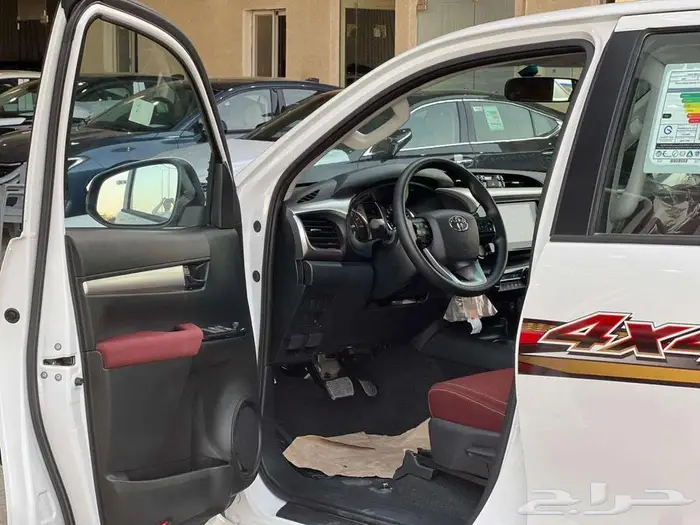 هايلوكس غمارتين GLX.S 4 4 اوتوماتيك بنزين بريمي 2025 7