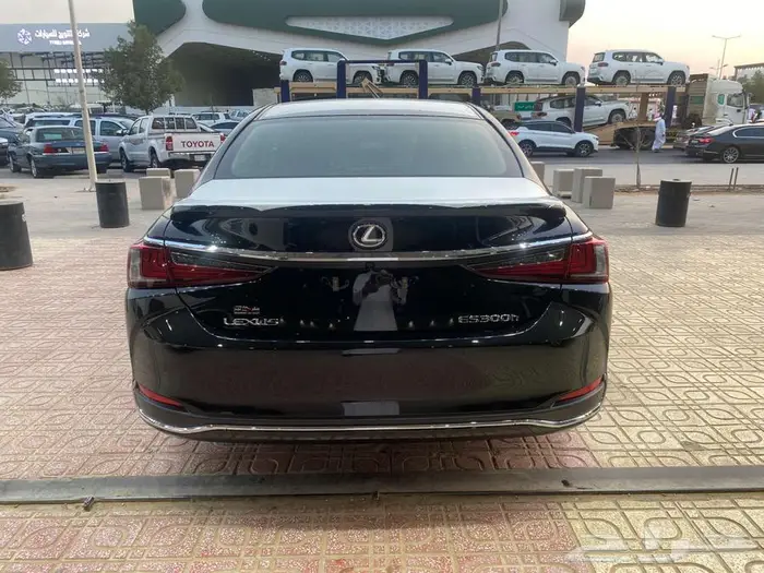 لكزس ES300h AH 2025 سعودي.. 14