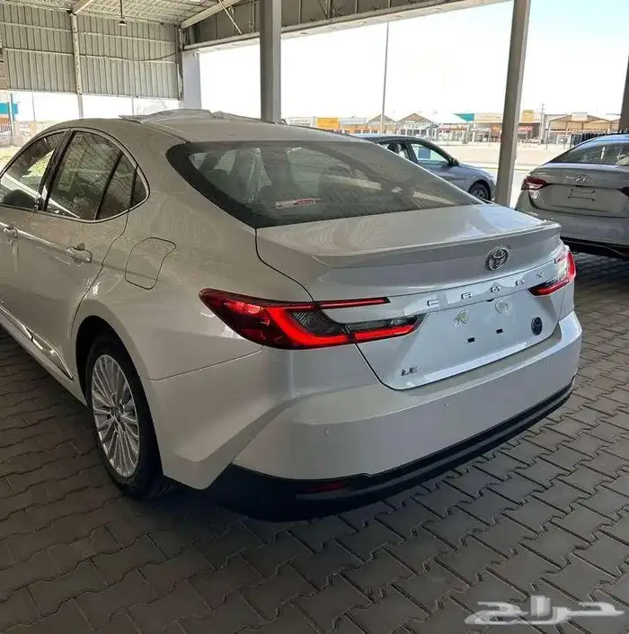 تويوتا كامري LE بنزين 2025 كاش واقساط 4