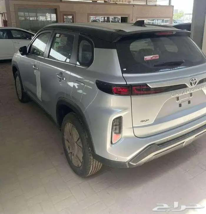 تويوتا اوربان كروز 2025 2