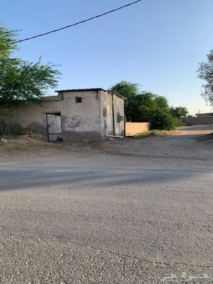 بيت شعبي مساحة كبيرة خلفه الاسواق القديمة في الرفيعة 3
