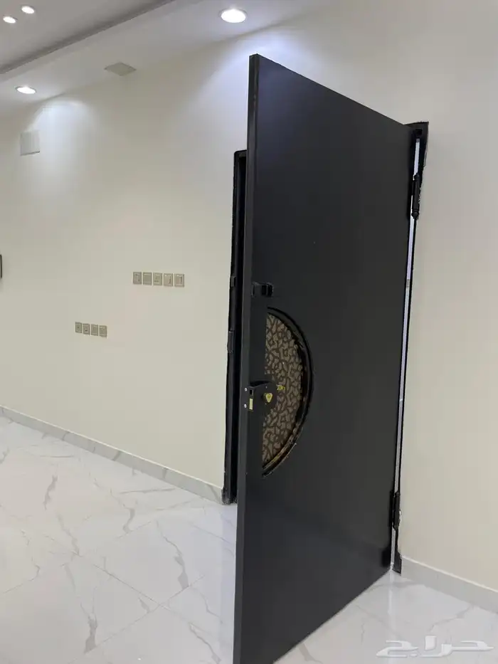 شقتين جديده للايجار السنوي تشطيب VIP 12
