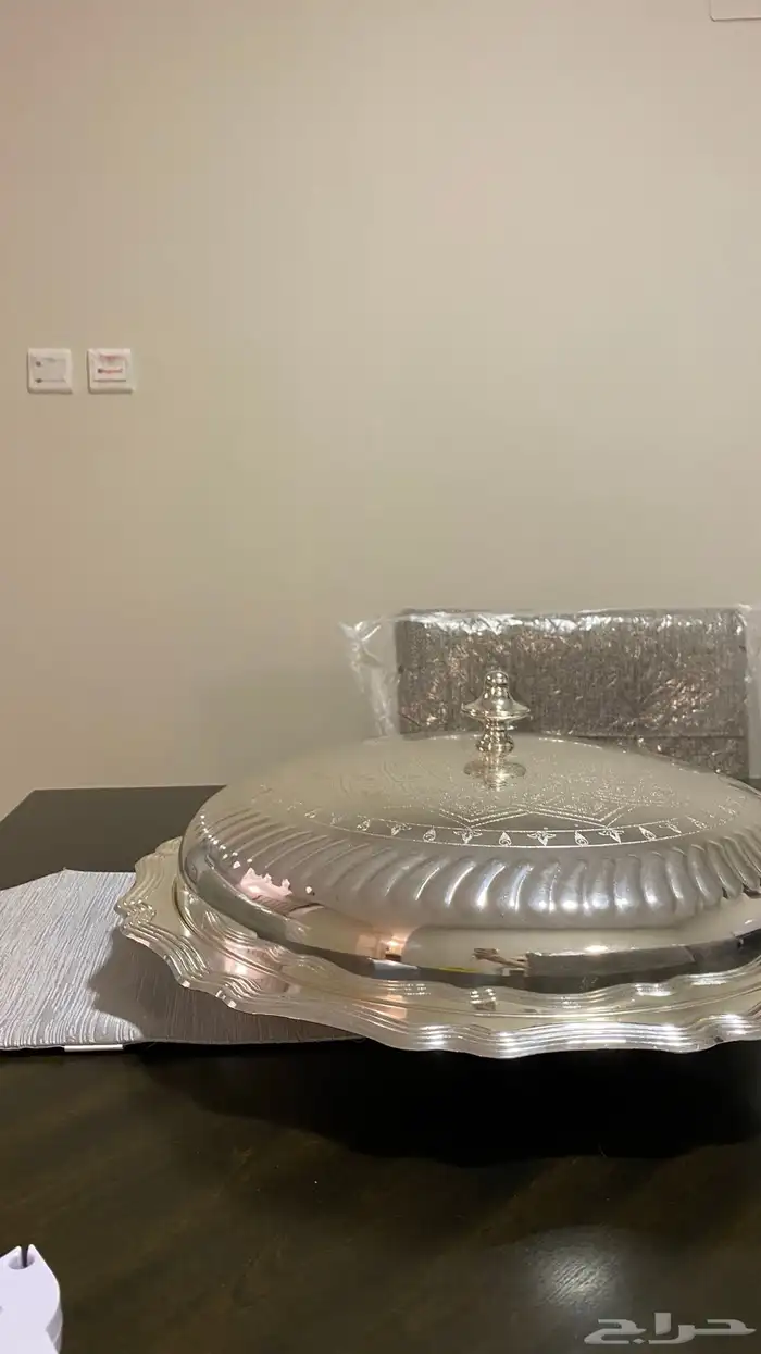 صحن بحالة شبه جديدة أنيق وفخم يناسب المناسبات 4