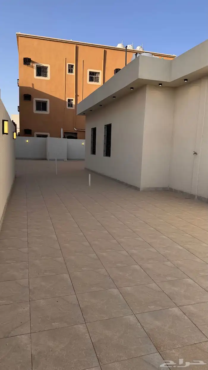للبيع روف علوى مع ملحق تشطيب vip من 670 الف بالخميس 27