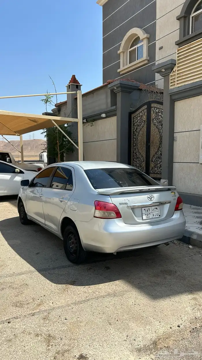 للبيع يارس فل كامل 0