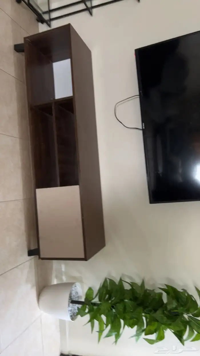طاولة تلفزيون للبيع المستعجل نضيفه 0