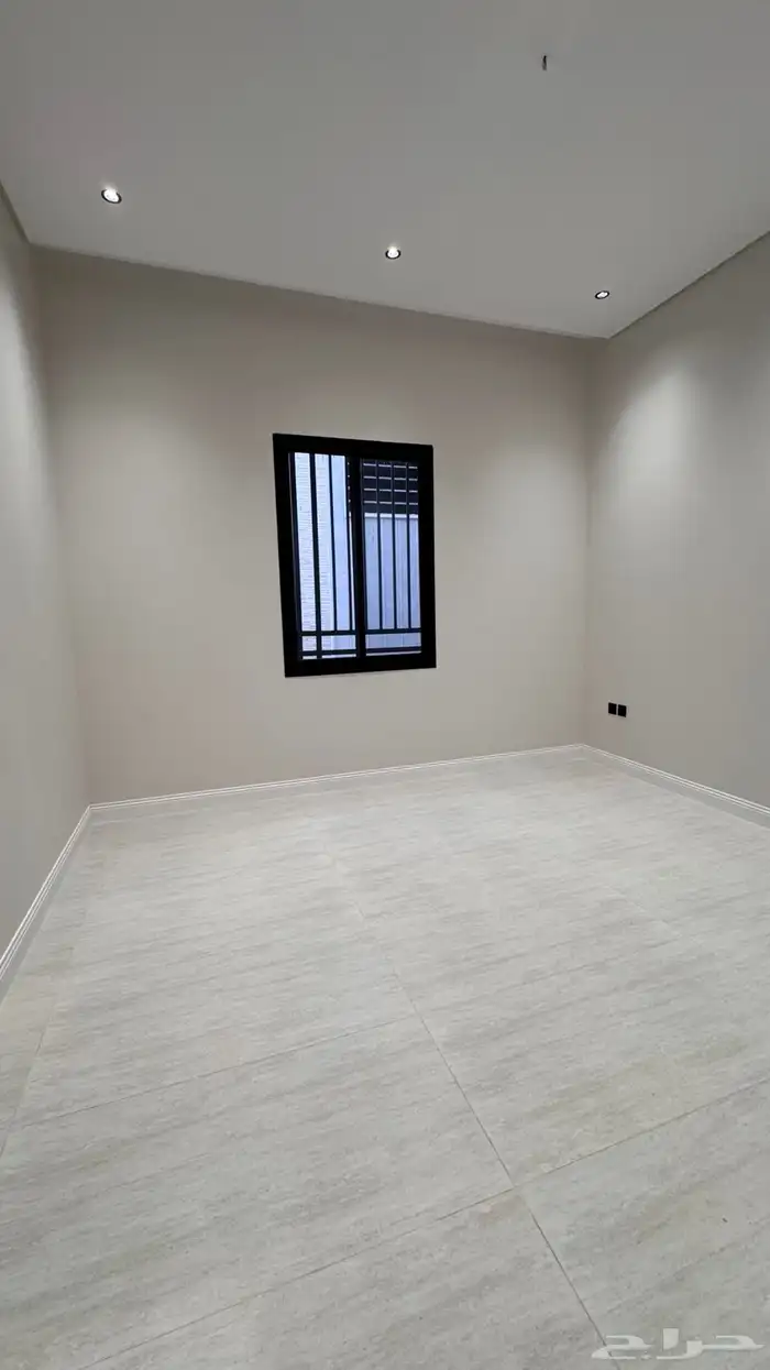 للبيع شقق ارضيه وعلويه على ارقي المستويات طريق المحاله 35