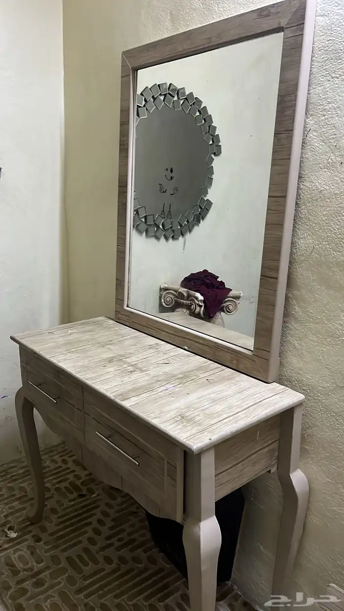 دولاب   كمودينه   تسريحة نظيفهه بدون كرسي  البيع لأعلى سومه 2