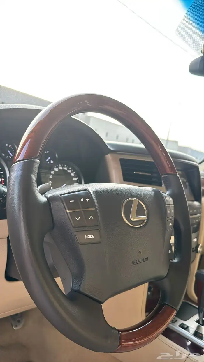 لكزس LX570 سعودي 2014 23
