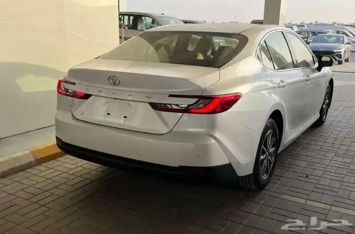 تويوتا كامري E بنزين 2025 اقساط عروض مميزه 5