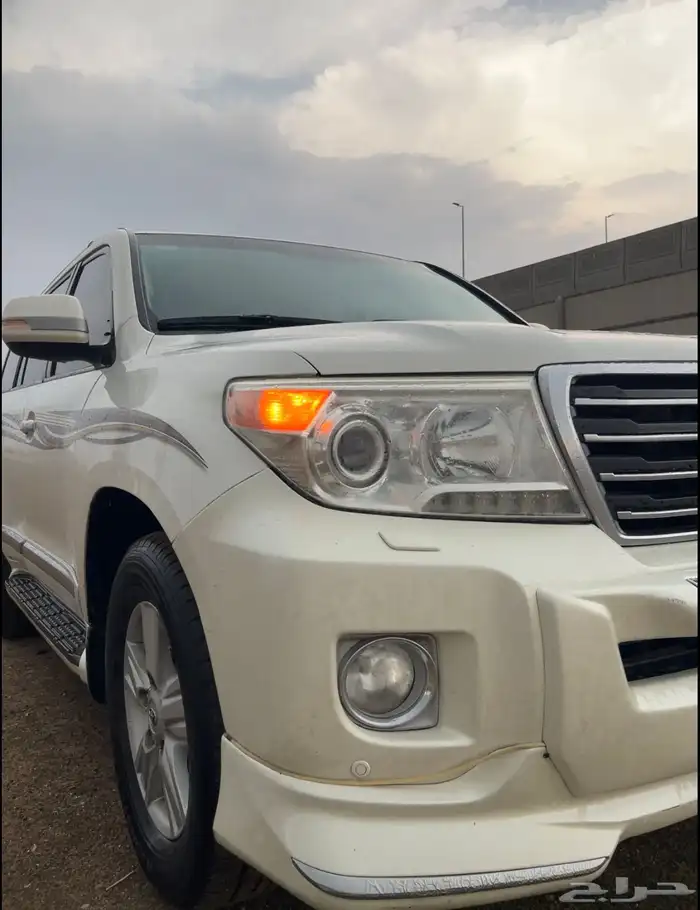 لاندكروزر 2013 فل كامل بريمي للبيع السياره نضيفه 10