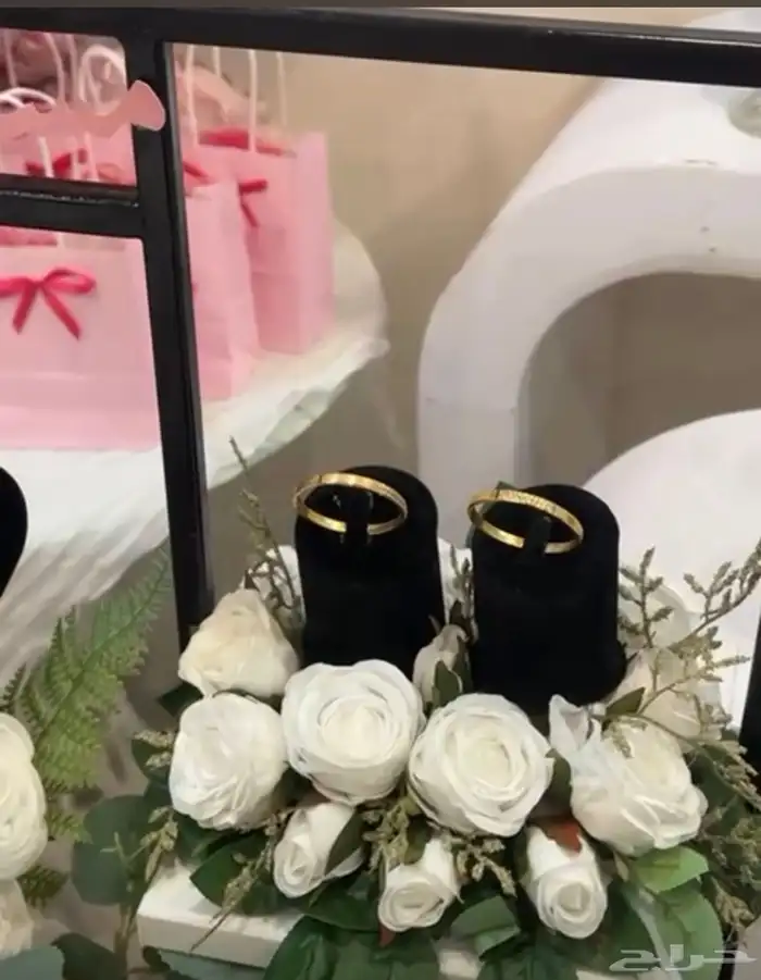 ستاند هديه جاهز للبيع مع ورد 7 2
