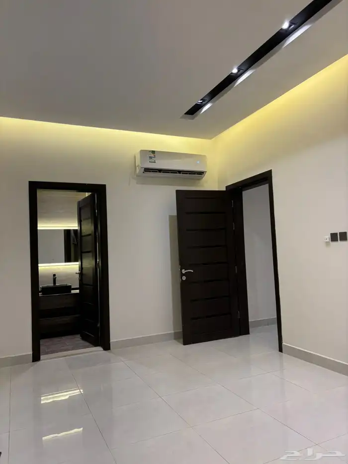 شقة دورين مميزة للبيع في شمال الرياض ( حي العارض ) 3