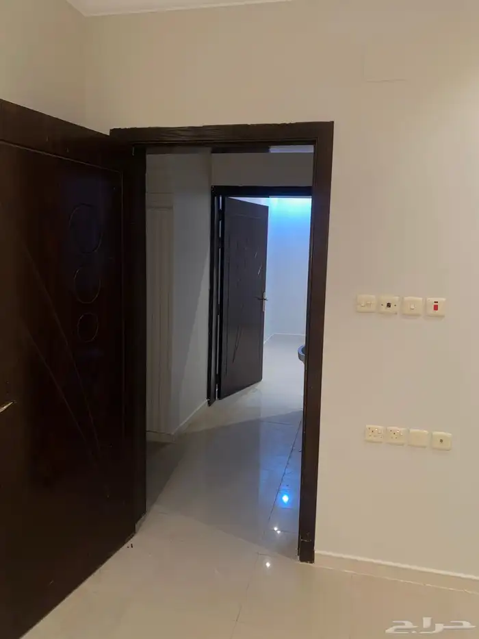 شقه 3 غرف للايجار الحلقه الشرقيه 3