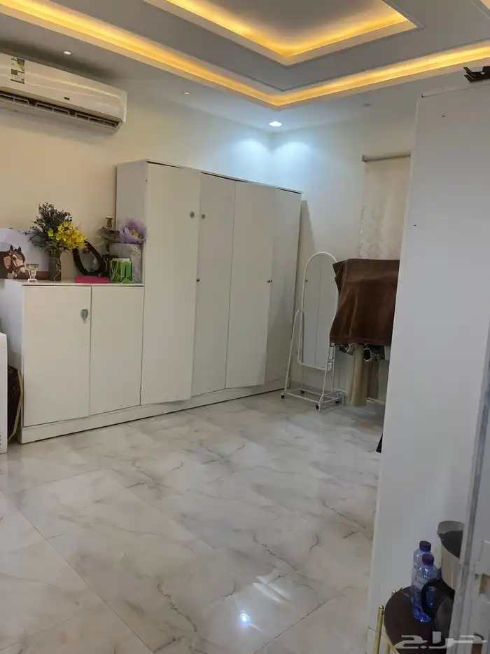 فيلا للبيع حي لبن 8