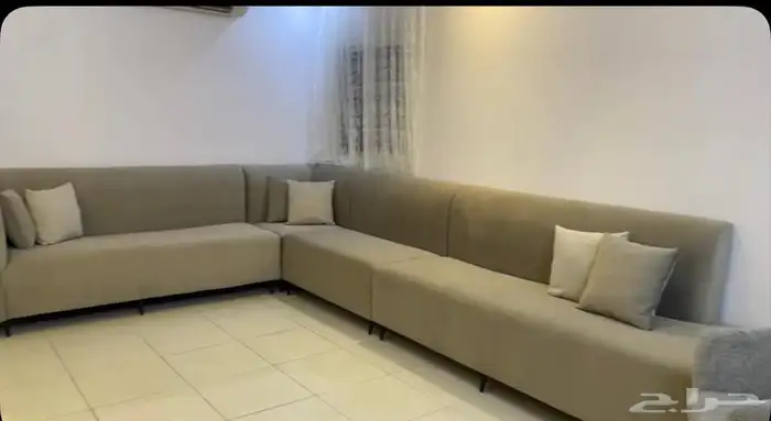 كنب حرف L نضيف الأرجل وحدة مفكوكه وموجودة تحتاج تركيب فقط 0