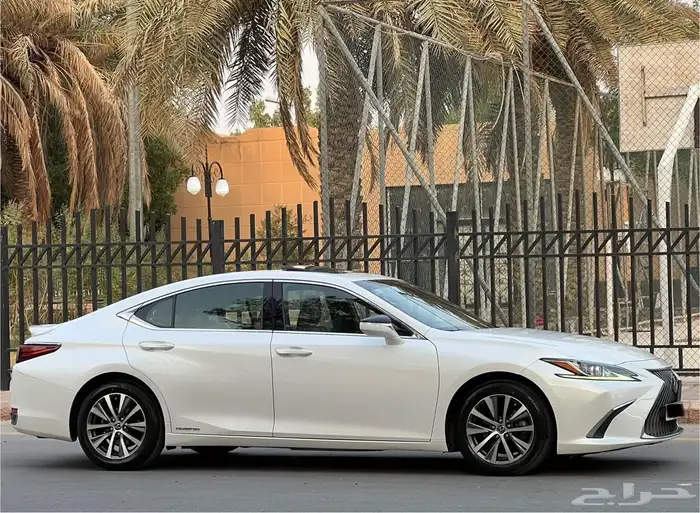 لكزس - ES 300 h - 2019 - هايبرد 3