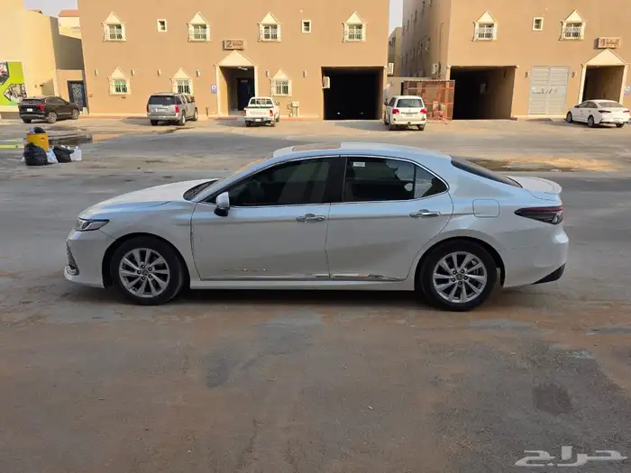 كامري 2023 GLE نظيفه 1