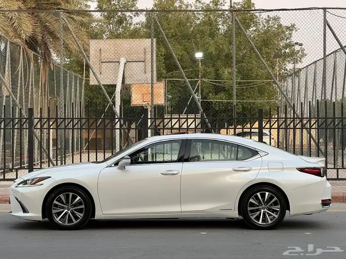 لكزس - ES 300 h - 2019 - هايبرد 5