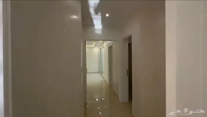 فيلا روف للبيع في حي المطار 4