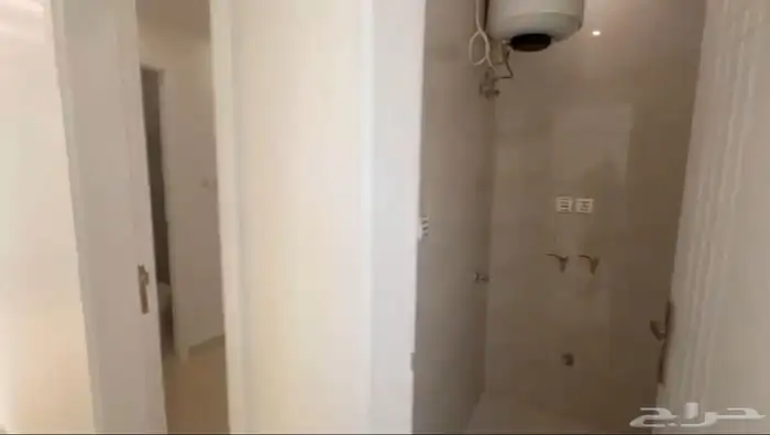 فيلا روف للبيع في حي المطار 14