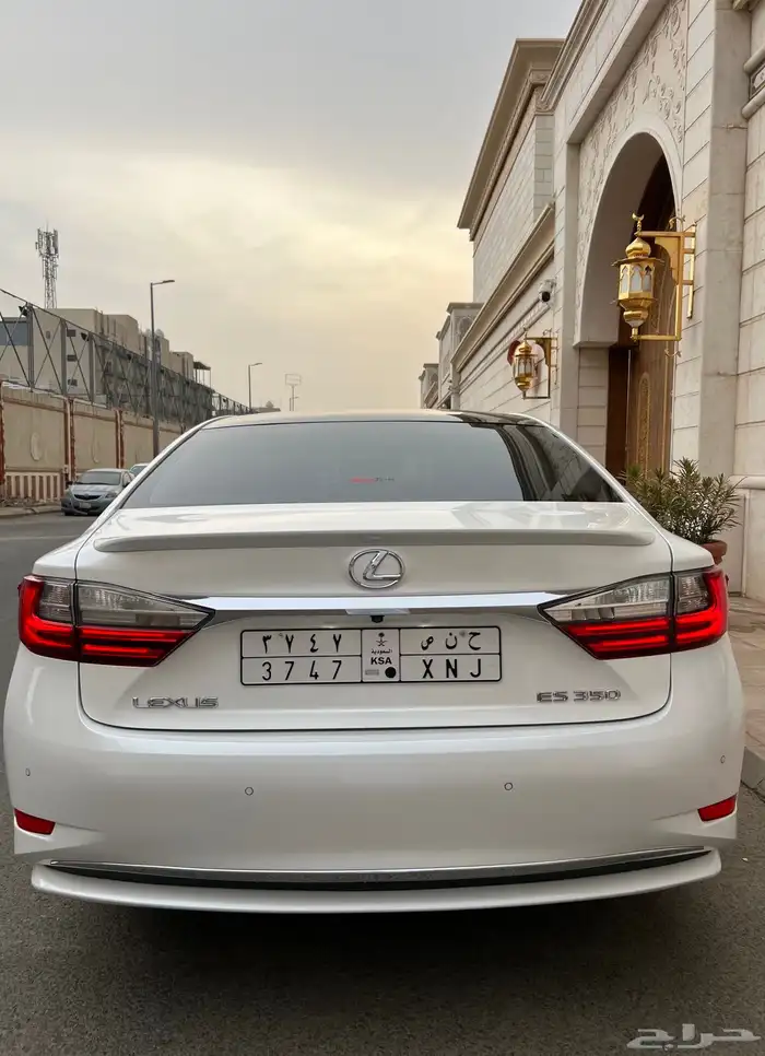 للبيع لكزس ES 350 2017 نظيفه جدا 9