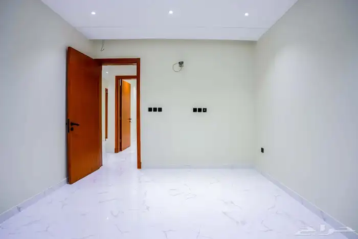 شقه 7غرف بملحقاتها للبيع بحي النزهه بجده جديده 2