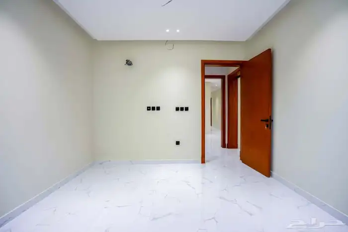 شقه 7غرف بملحقاتها للبيع بحي النزهه بجده جديده 12